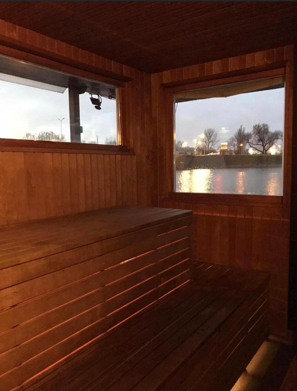 Houseboat On The Water Hotel Liepāja Buitenkant foto