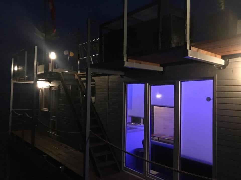 Houseboat On The Water Hotel Liepāja Buitenkant foto